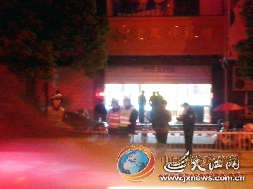 江西玉山金店價值百萬元黃金首飾遭持槍搶劫