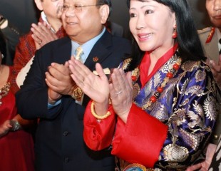 不丹國(guó)皇室出席2013巴塞爾鐘表珠寶展