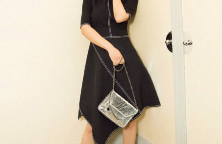 楊紫亮相巴黎時(shí)裝周秀場(chǎng) 佩戴個(gè)性珠寶耳飾潮范十足