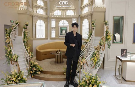 CRD品牌摯友周翊然,親臨武漢恒隆,雙色交織,因愛繩結!