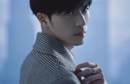 “霸總”徐開騁邂逅明牌珠寶鉑金戒指，讓深情溫暖冬日