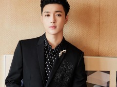 張藝興佩戴尚美巴黎出席東方風(fēng)云榜音樂盛典