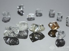 2020年全球鉆石產(chǎn)量下降至1.13億克拉，降幅超過20％