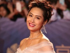 朱茵佩戴戴比爾斯鉆石珠寶亮相北京國(guó)際電影節(jié)閉幕式