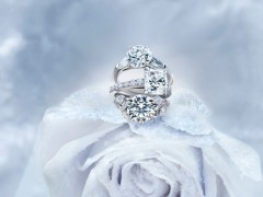 戴比爾斯圣誕鉆石珠寶獻禮 璀璨點亮銀色圣誕