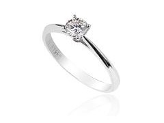 如何挑選適合的結(jié)婚鉆戒?