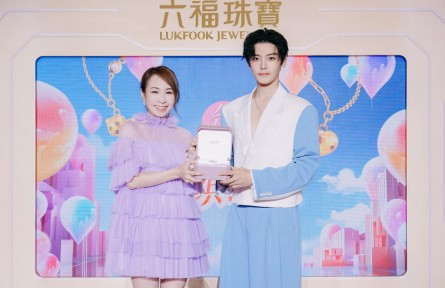 六福珠寶X侯明昊玩轉(zhuǎn)潮趣AI,開啟多巴胺幻彩之旅——六福珠寶2023周年慶發(fā)布會(huì)