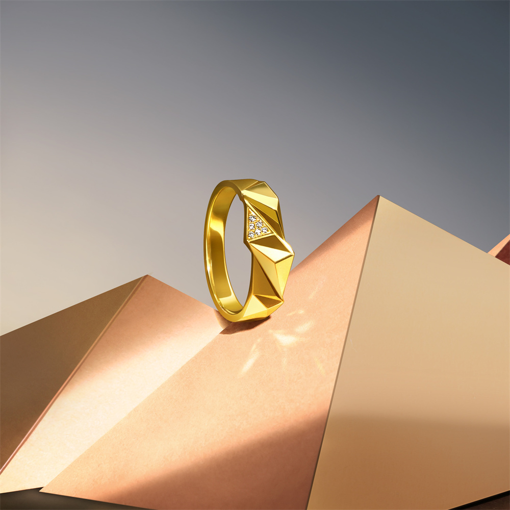 多元無界 鋒芒畢露  EMPHASIS 與佘詩曼共探幾何新美學