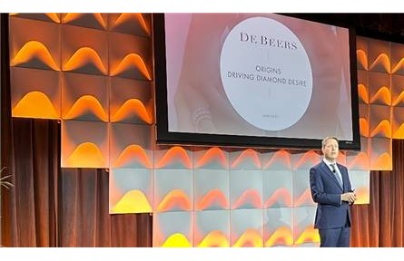 戴比爾斯集團(tuán)發(fā)布“Ombré Desert Diamonds”標(biāo)志性珠寶概念與“戴比爾斯集團(tuán)之‘鉆石溯源’”鉆石區(qū)塊鏈計(jì)劃