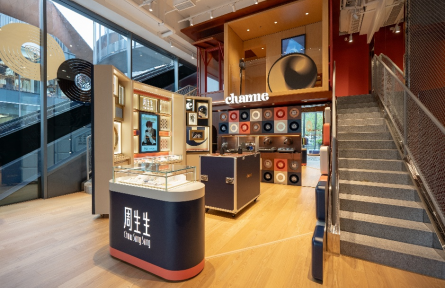 隨型表達(dá)，由此開啟， 周生生Charme Trunk「百變旅行箱」登陸成都